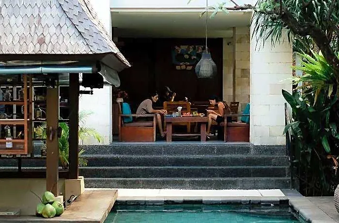 Fourteen Roses Hotel 3*
