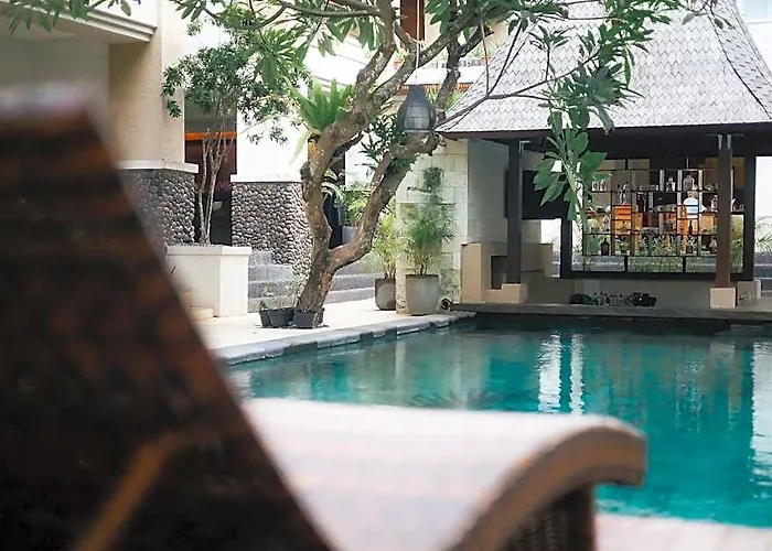 Hotel Fourteen Roses Kuta (Bali)