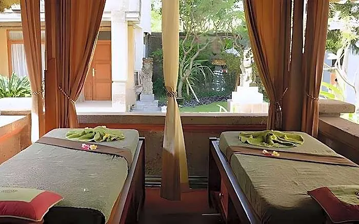 Fourteen Roses Hotel